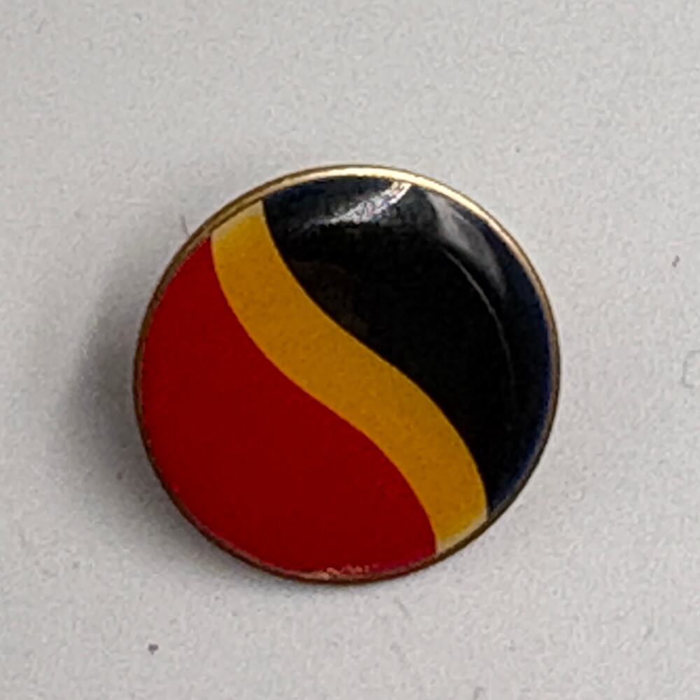 Vintage Pepsi Pin Enamel Gold Tone USA Union Made 1"